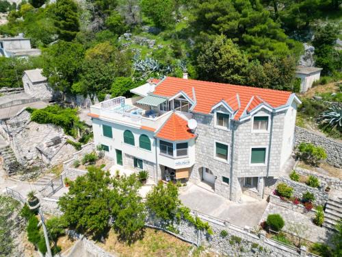 Bast Villa | House Charlie With Jacuzzi