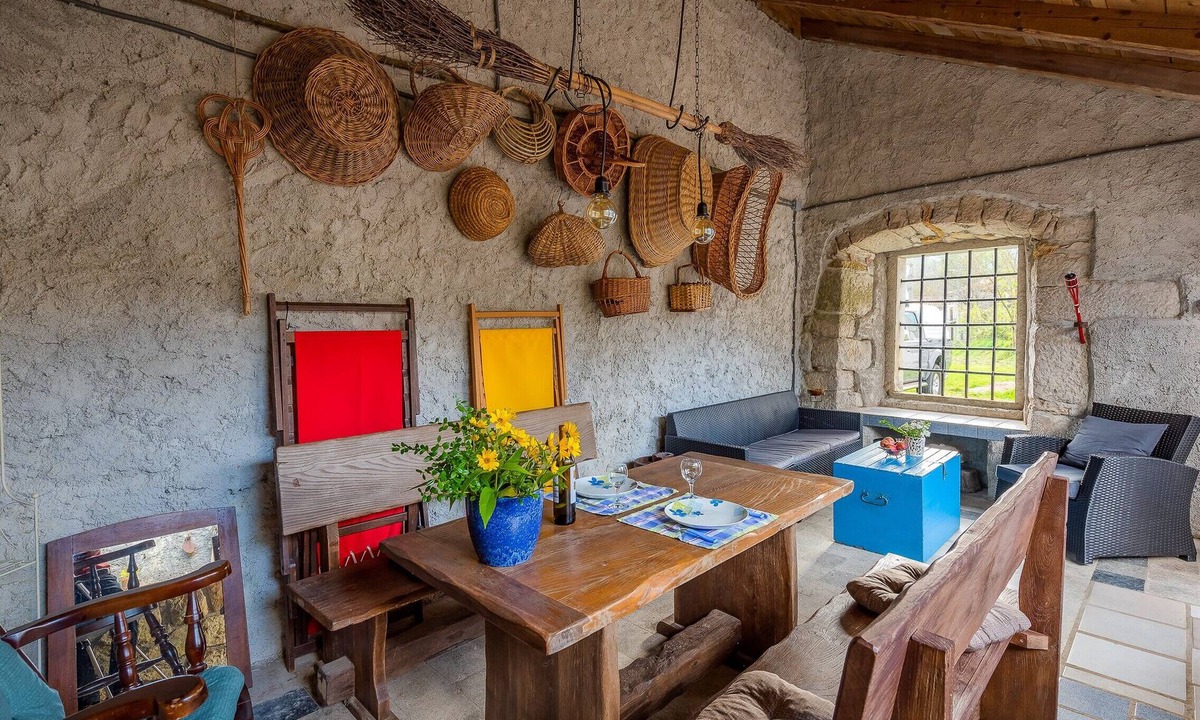 Lanisce Ski Chalet | House Dane with terrace in Ćićarija, Istria