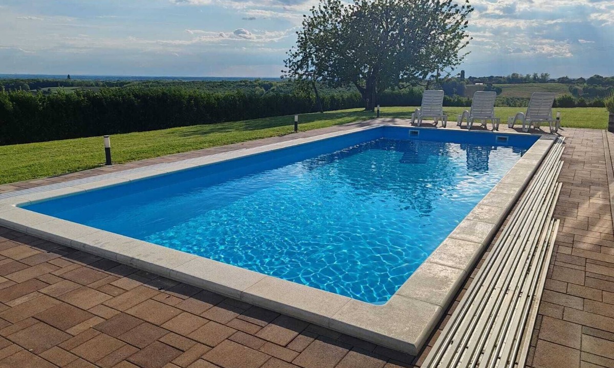 Bjelovar House | House in Kupinovac with wellness, sauna, jacuzzi, pool, and social space