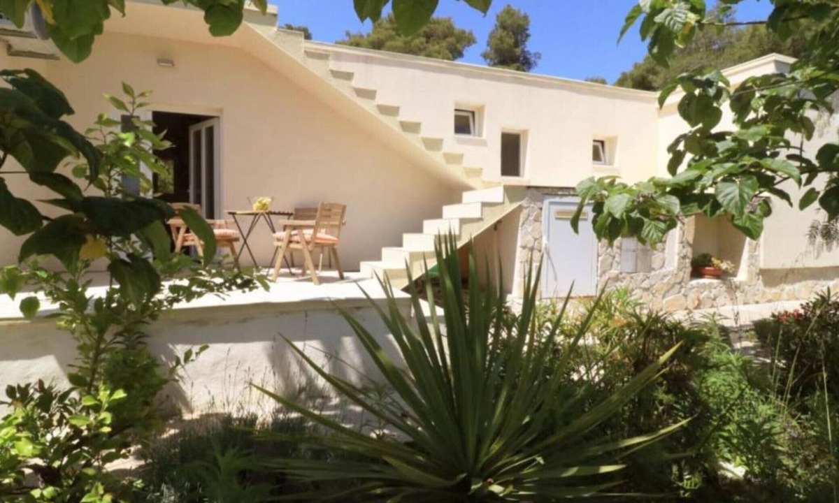 Rukavac House | House Leta Cozy Hideaway with Pool - Four Bedroom Holiday Home with Pool