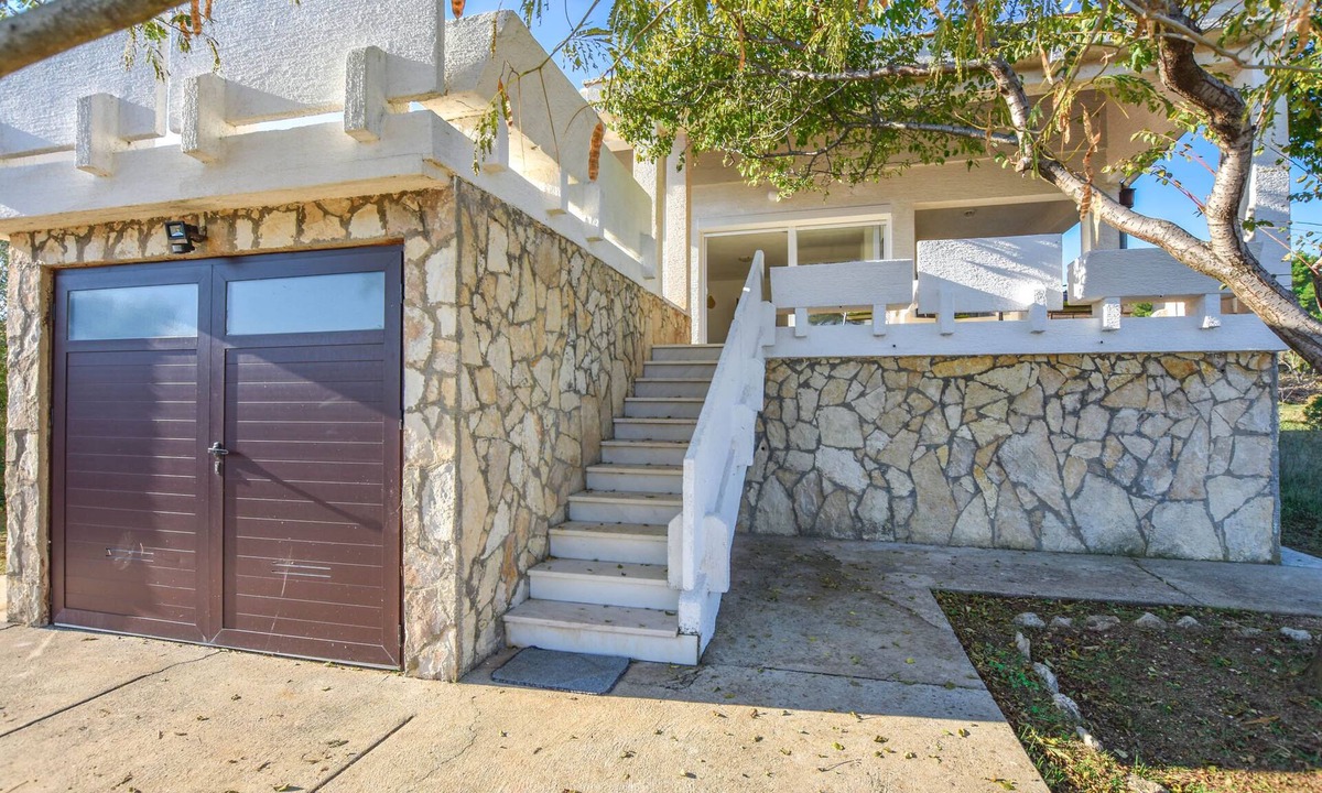 Banj House | House Marrie Lou (82951-K1) - Banj