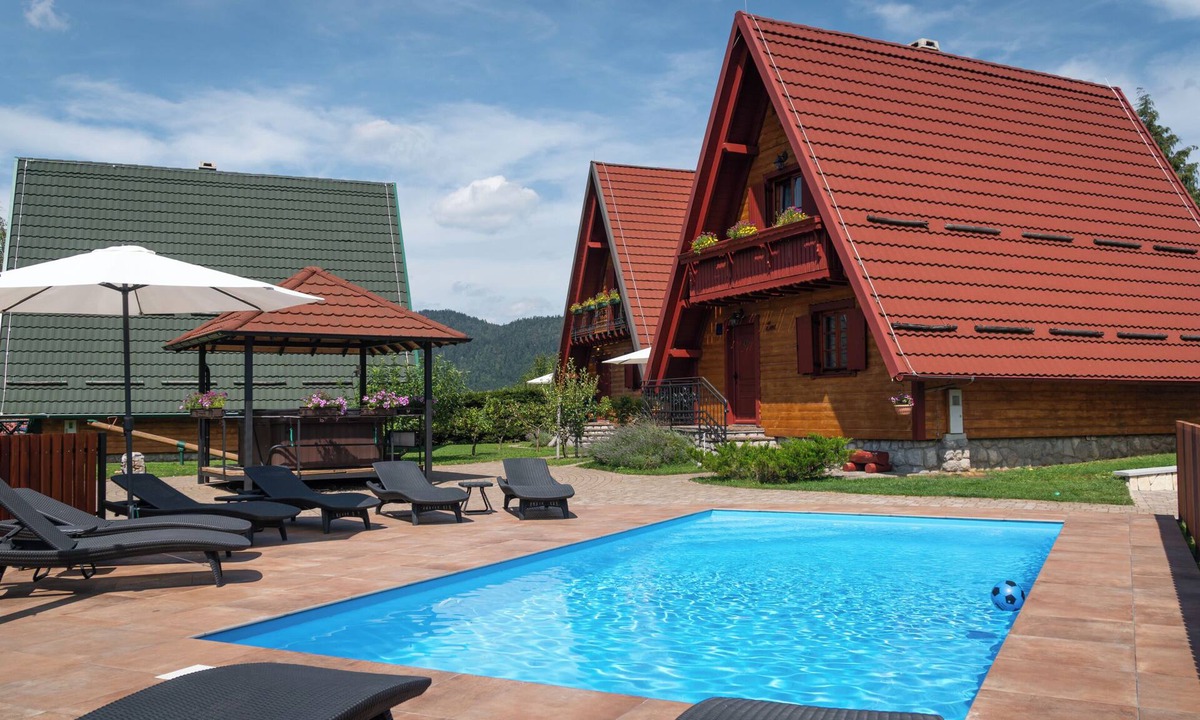 Crni Lug Ski Chalet | House Mountain Resort - 3 Chalets with pool & spa near Risnjak , Gorski kotar