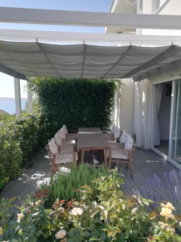 Rtina House | House Natali 70m from the beach - free EV top up