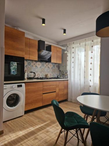 Petrosani Apartment | House of flowers