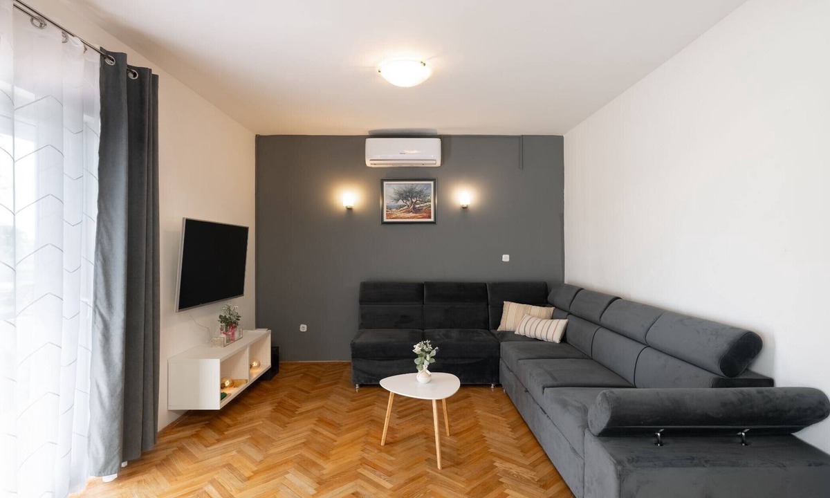 Ljubac House | House Rose with Garden and Pool - Three Bedroom House