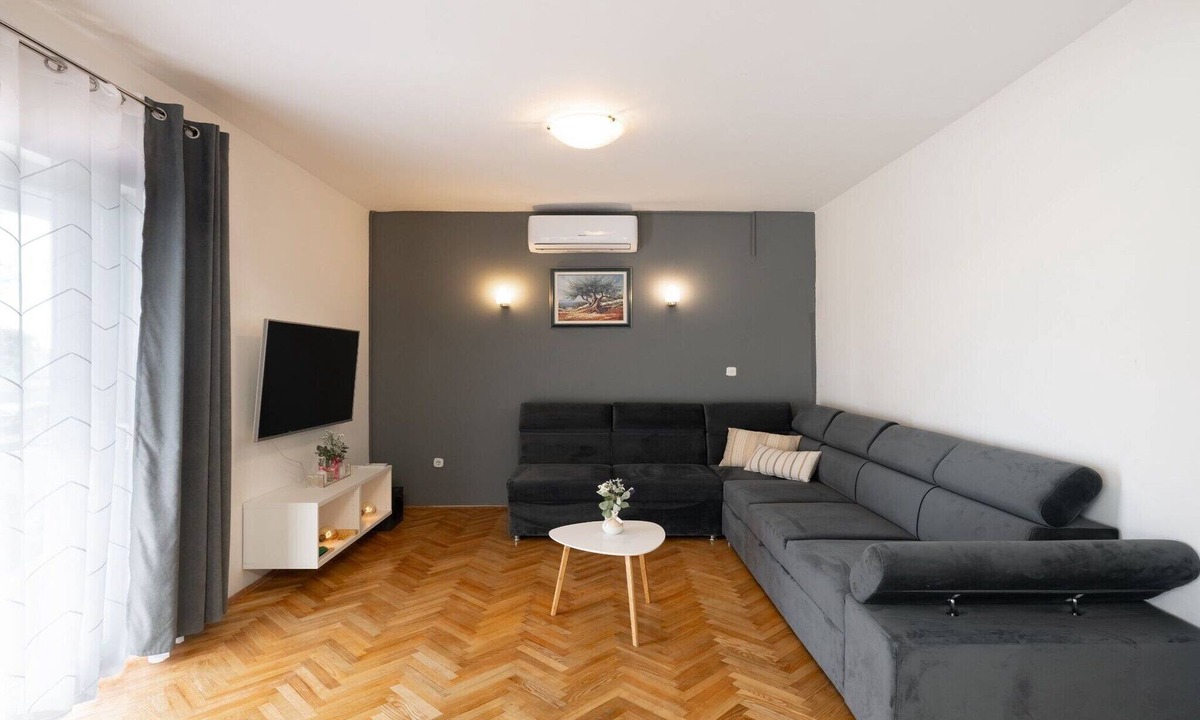 Ljubac House | House Rose with Garden and Pool - Three Bedroom House