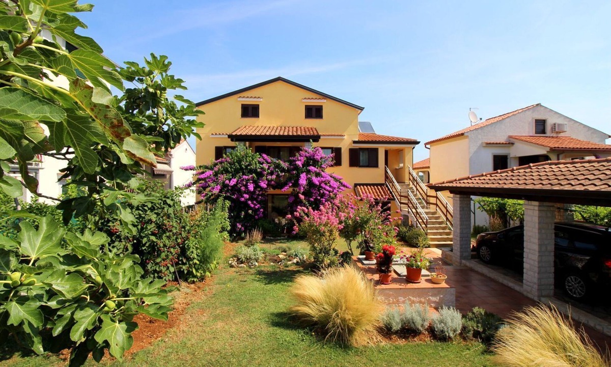 Brulo Apartment | Idyllic apartment just 700 metres from the beach with balcony, garden and WiFi