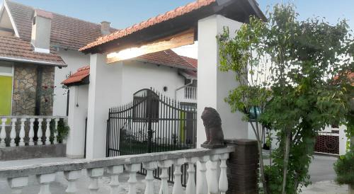 Kutina House | Idyllic House in Kutina with Enclosed Garden