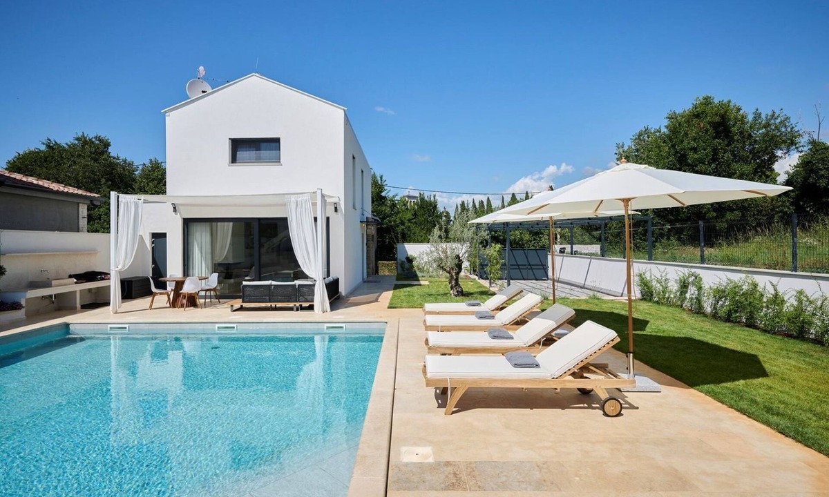 Materada House | Impressive villa with private pool, hot tub, BBQ - dogs welcome