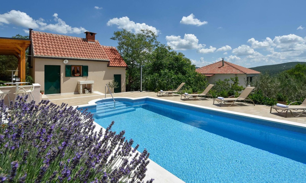 Neoric House | In the idyllic and rural surroundings of the Dalmatian hinterland lies this charming vacation home w