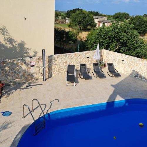 Zemunik Donji Apartment | Iva apartman sa bazenom
