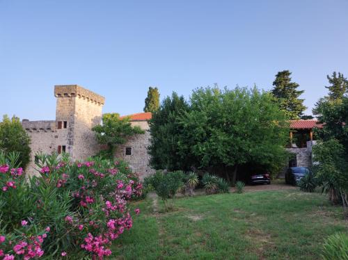 Islam Grcki Apartment | Jankovich Castle