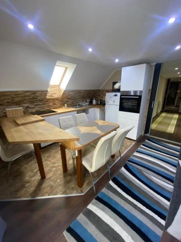 Targu Secuiesc Apartment | Kényelmes, kéthálószobás-nappalis apartman Kézdivásárhely városában