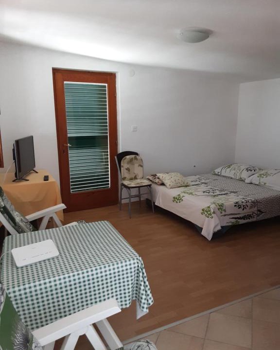 Tribunj Apartment | KAMENA KUCA U POVJESNOJ JEZGRI TRIBUNJA
