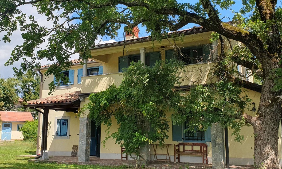 Slap House | Karsolina – Private Karst Retreat near Štanjel, House & Cabin