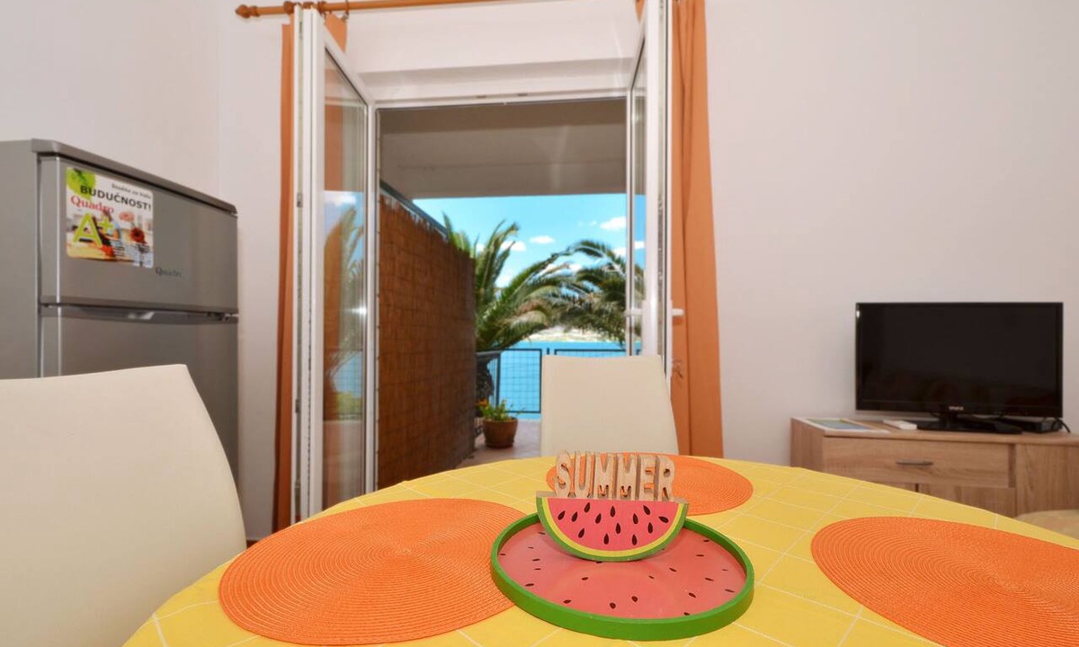 Mastrinka Apartment | KATARINA 1 apartment for 4 + 1 people, 2 bedrooms and only 20m from the beach