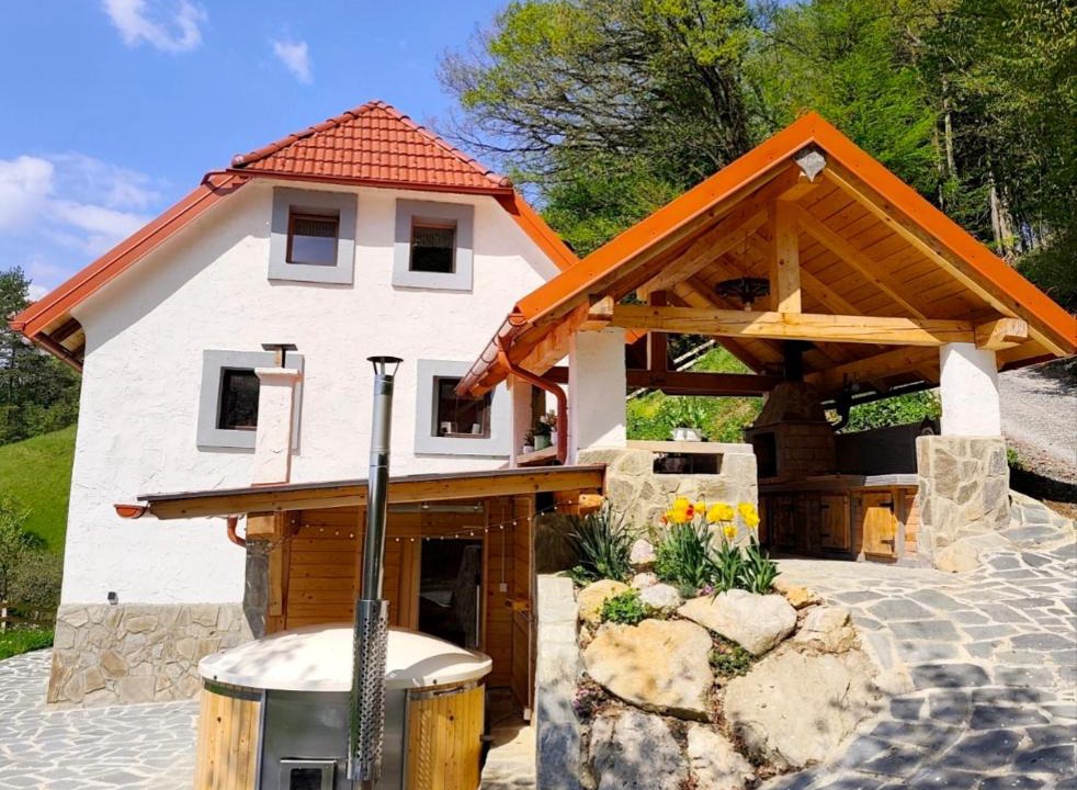 Hrastnik House | Kmetija Karničnik-kmečka hiša Matejka with Hot tub&Sauna