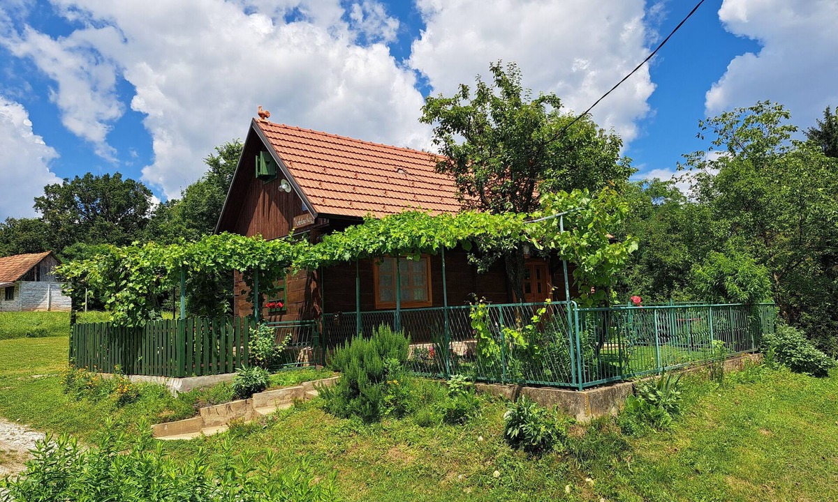 Konjscina House | Kokotova Hiža - One Bedroom Holiday Home with Terrace