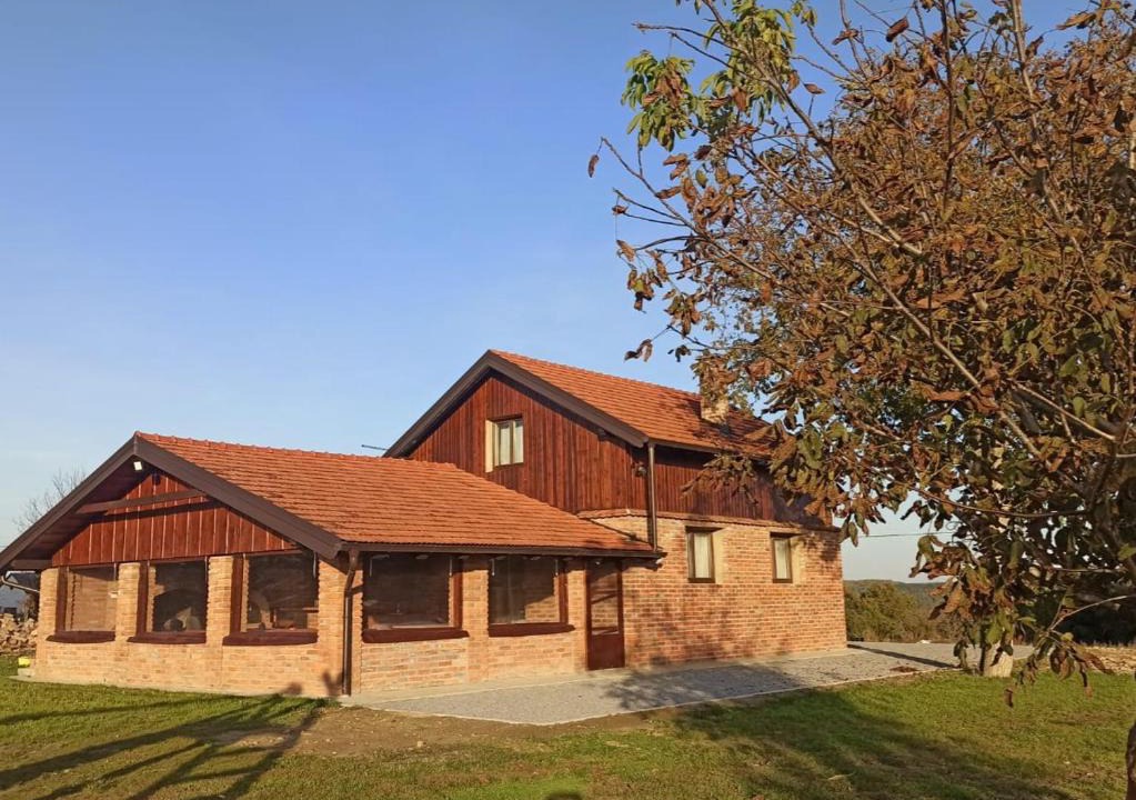 Bjelovar House | Kuća za odmor Krolo - Blackberry Hill