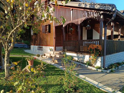 Kutina House | Kuća za odmor Laura