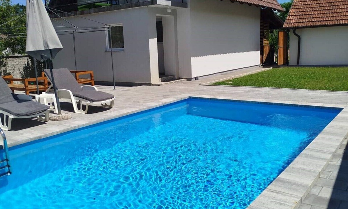 Bihac House | Kuća za odmor Noah - House with Swimming Pool