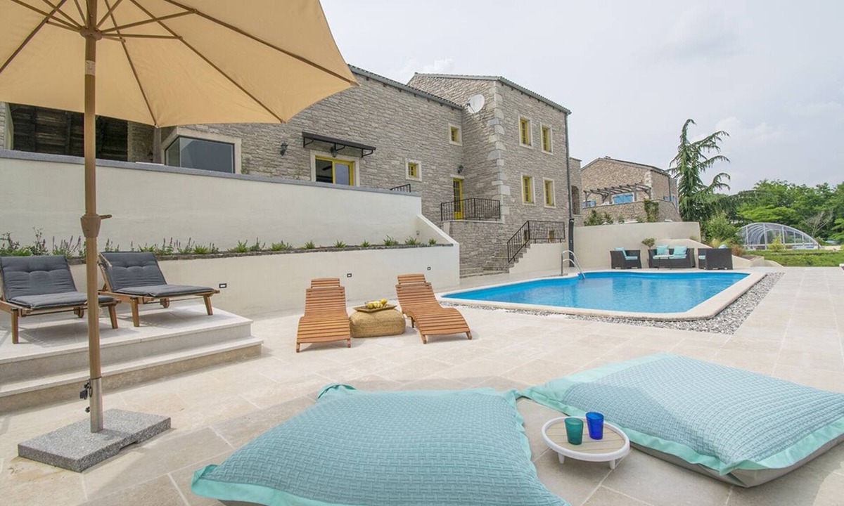 Karojba Villa | La Casa di Kyra, surrounded by greenery in a quiet location with pool and sauna
