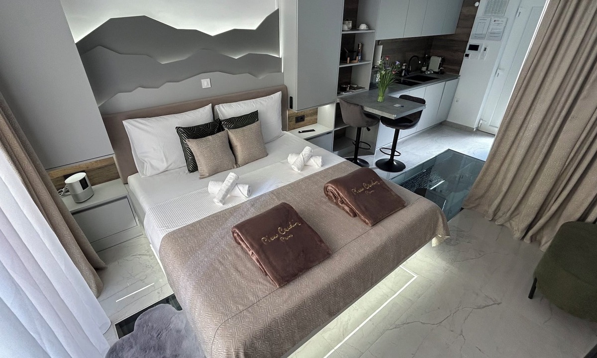 Nasice Apartment | La Luna ⭐ Petite Suite Deluxe Apartment with Pool & Jacuzzi Bikes and Parking