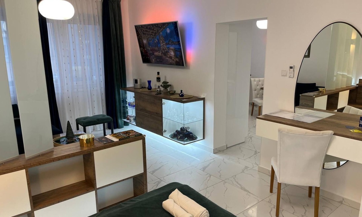 Nasice Apartment | La Luna ⭐ Premium Deluxe Apartment with Pool & Jacuzzi Bikes and Parking