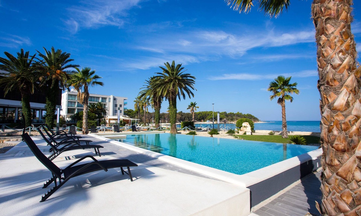 Zrce Hotel | Liberty Plaza