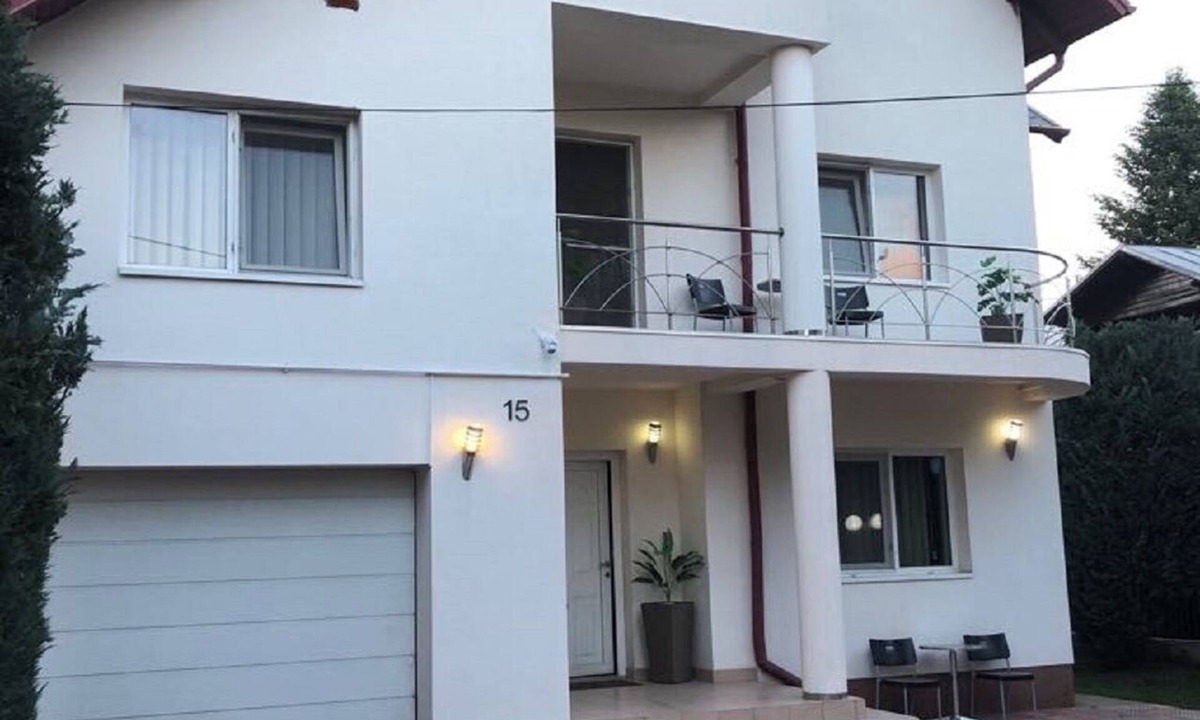 Campina Villa | LILU HOUSE ,5-bedroom villa in peaceful Câmpina with WiFi