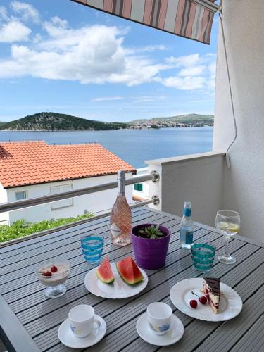 Razanj Apartment | Linda seaview&pool apartment