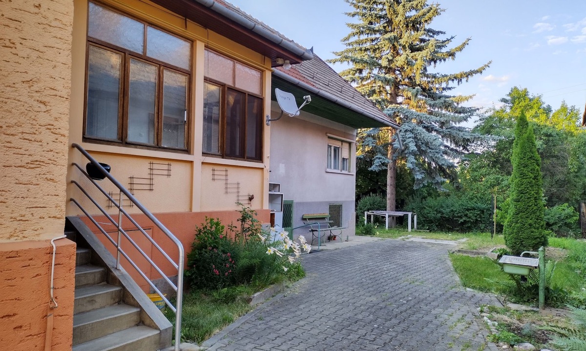 Sacele Apartment | Linistit, zona frumoasa cu vedere la munti.