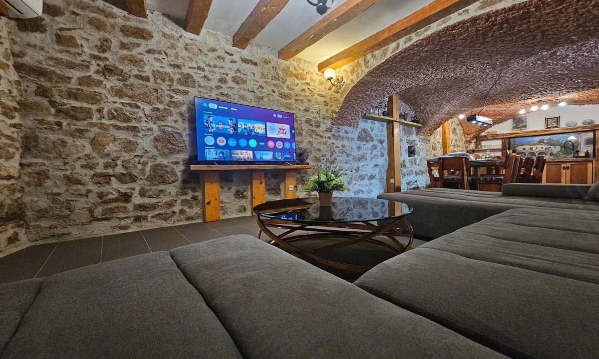 Tribalj House | Lisko Vacation House - Five Bedroom Holiday Home with Private Pool