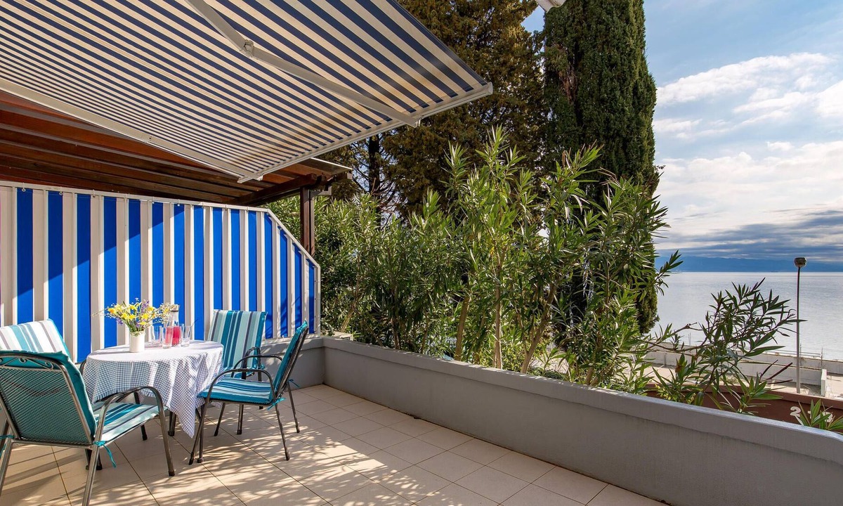 Icici Apartment | Look forward to a vacation near the sea in this spacious vacation apartment!