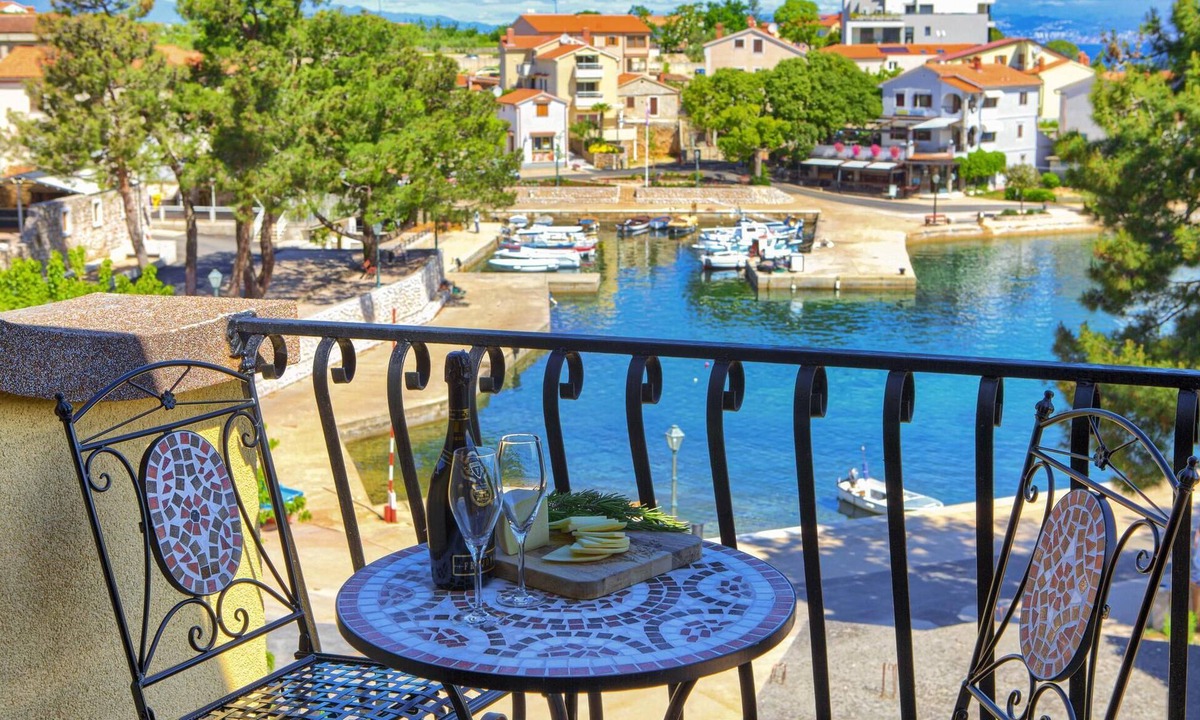 Porat House | Look forward to the sea, the pool and a fantastic view.