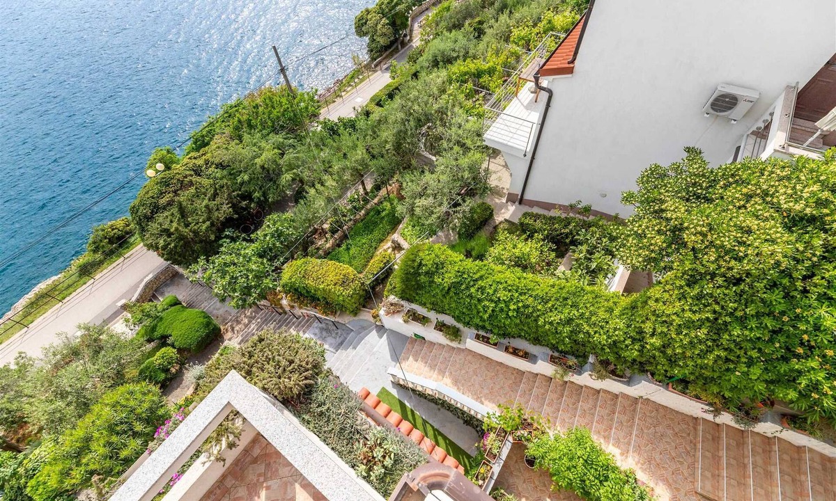 Baska Apartment | Lori Red - Cozy Hideaway for Two with sea view 🌊