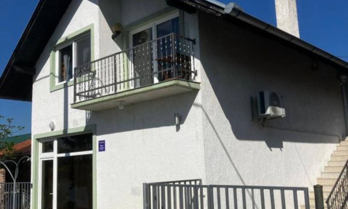 Molve Apartment | Lotus Pearl Lake Retreat Apartments - One Bedroom Apartment with Terrace and Sauna