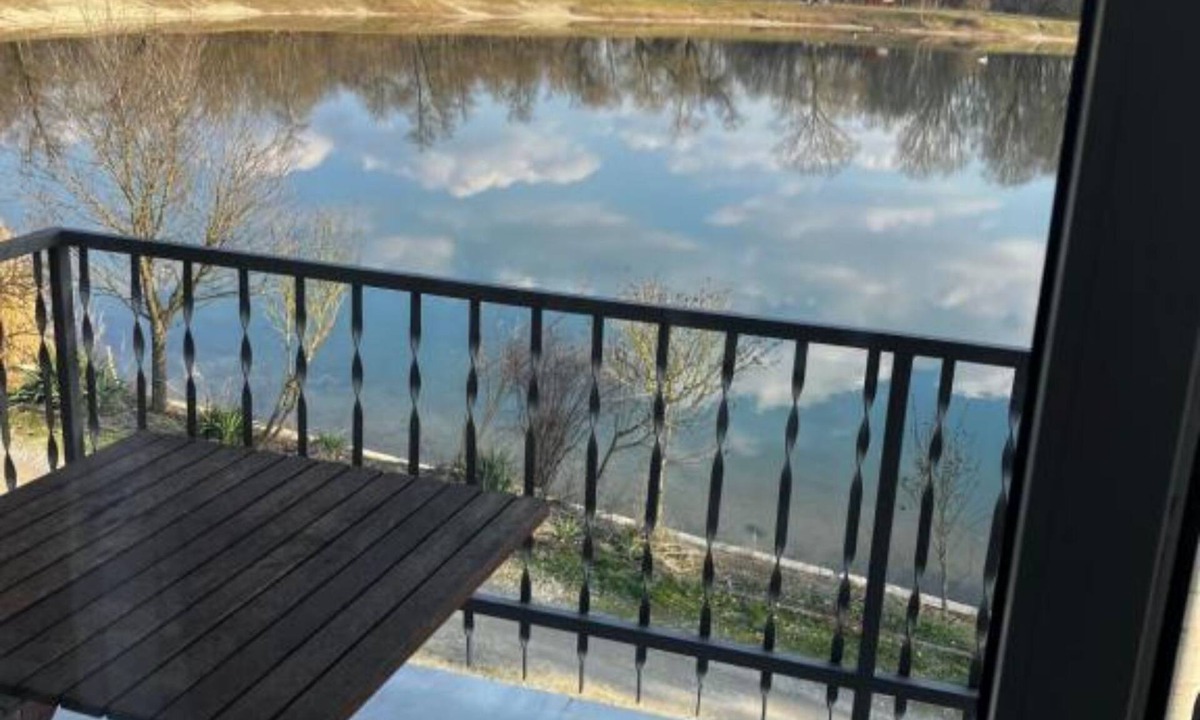 Molve Apartment | Lotus Pearl Lake Retreat Apartments
