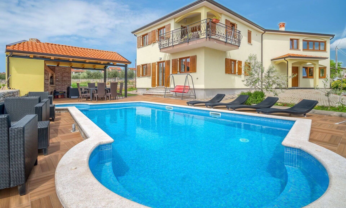 Tar Apartment | Lovely apartment for 2 guests with WIFI, pool, A/C and TV