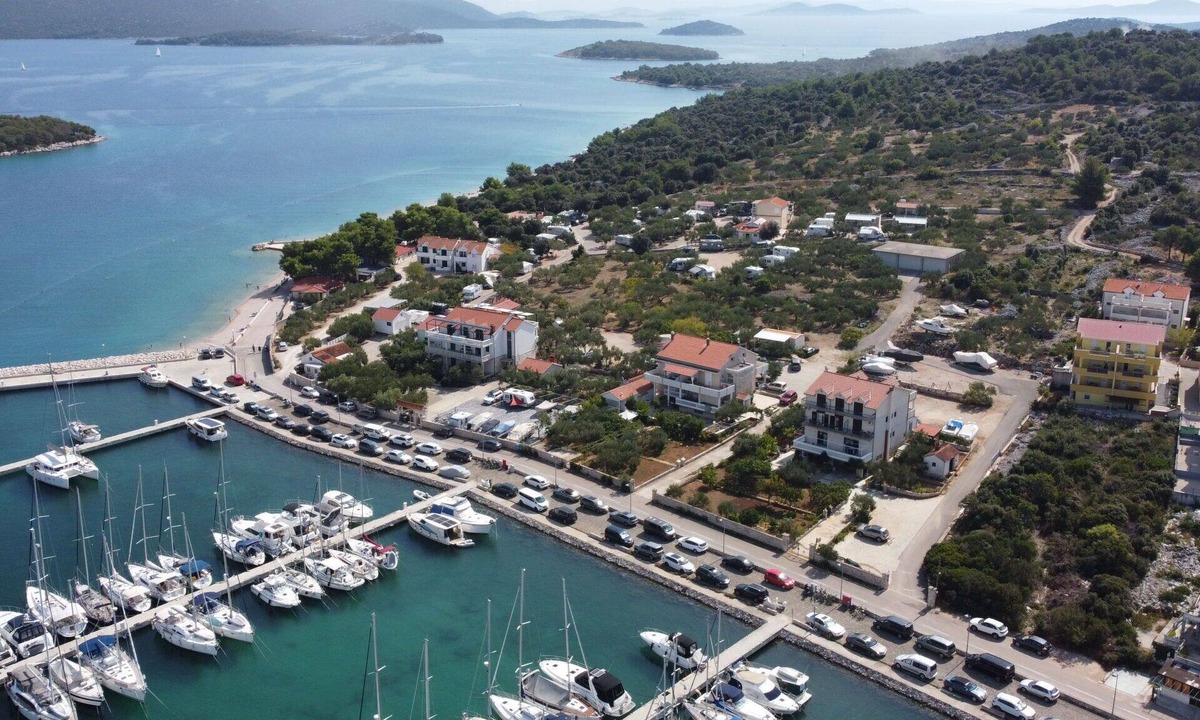 Jezera Apartment | Lovely apartment for 2 people with WIFI, A/C, TV and terrace