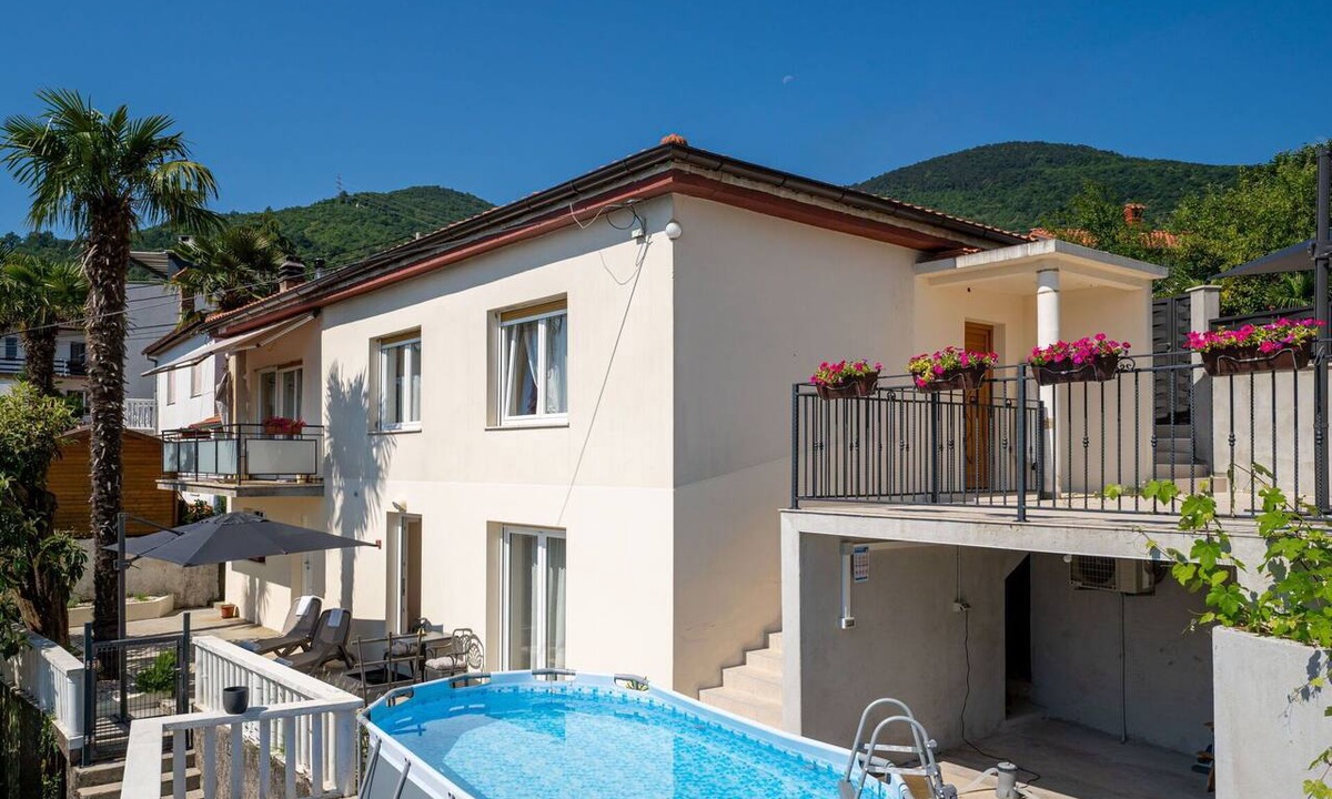 Rukavac Apartment | Lovely apartment for 3 people with WIFI, private pool, A/C, TV and terrace
