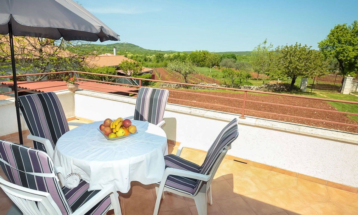 Brajkovici Apartment | Lovely apartment for 3 people with A/C, WIFI, TV and terrace