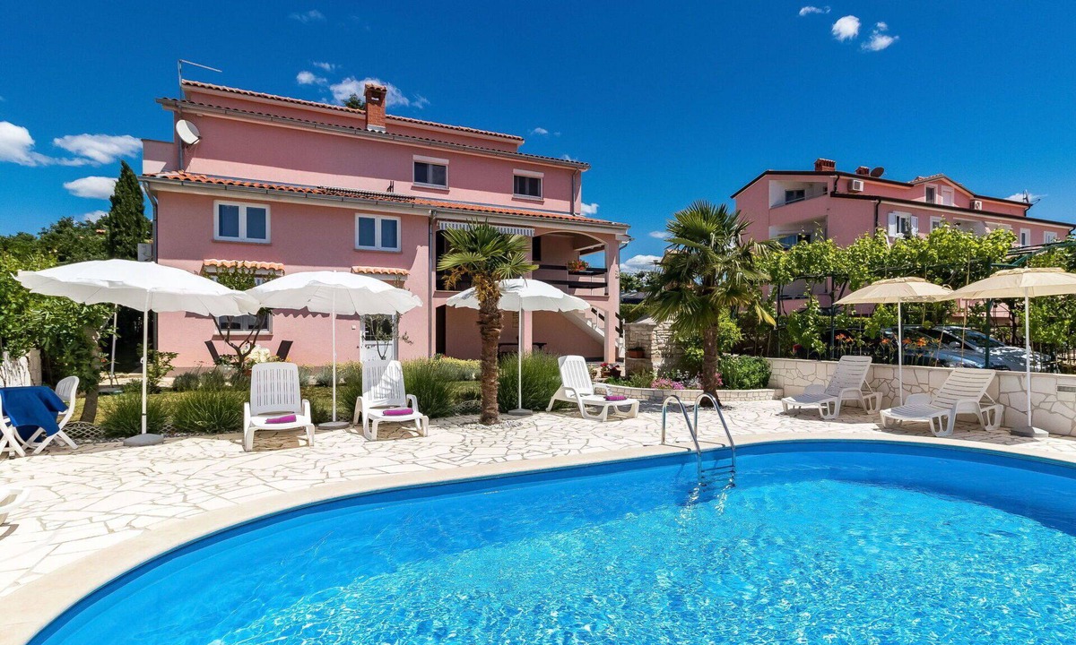 Nova Vas Apartment | Lovely apartment for 3 people with WIFI, A/C, pool, TV and terrace