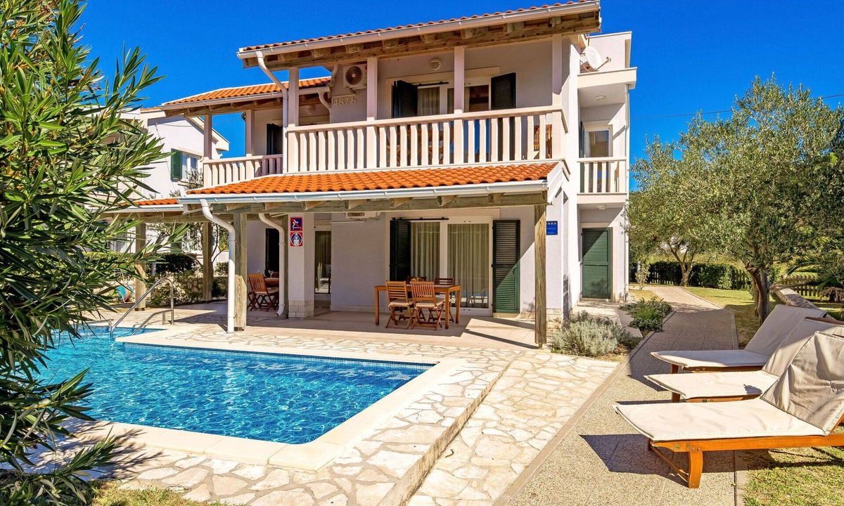 Kampor Apartment | Lovely apartment for 4 guests with WIFI, A/C, pool, TV and terrace