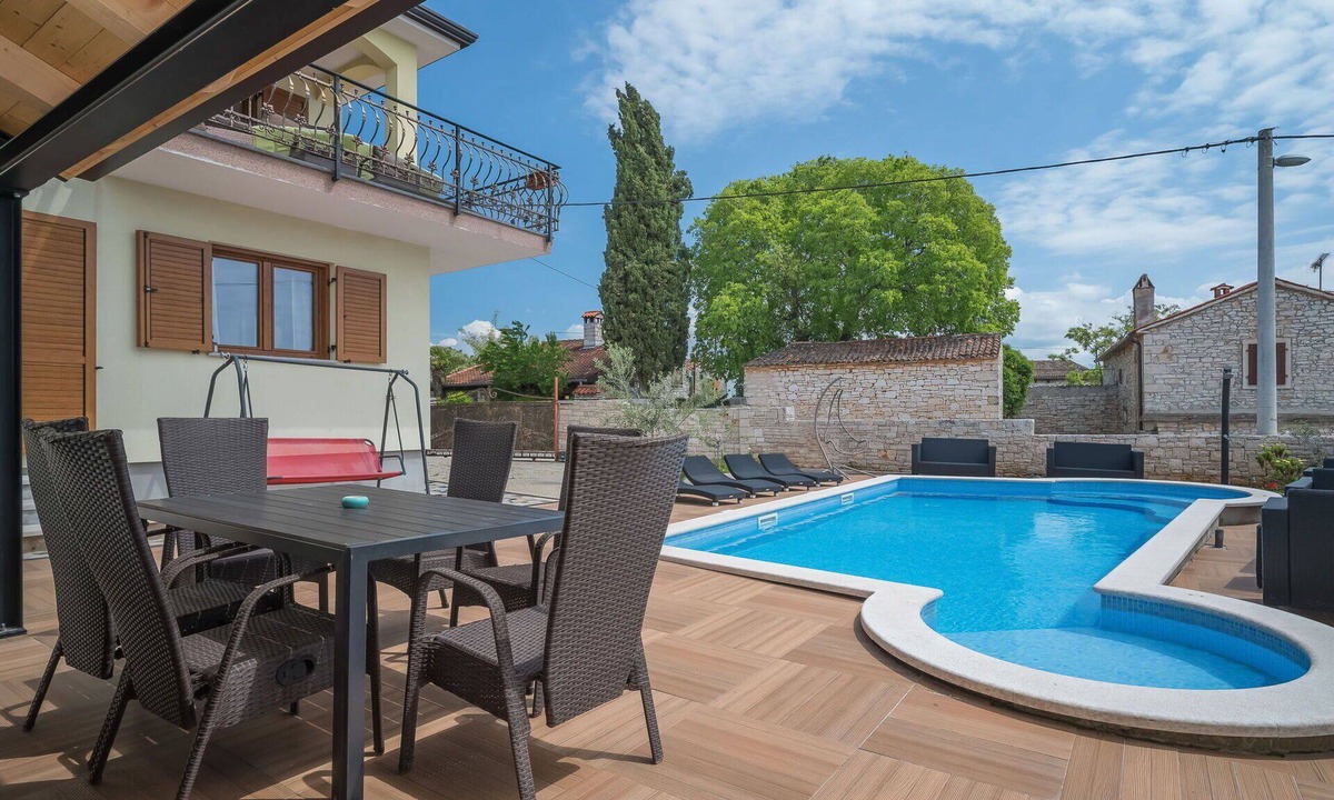 Vabriga Apartment | Lovely apartment for 6 guests with WIFI, pool, A/C, TV, terrace and pets allowed