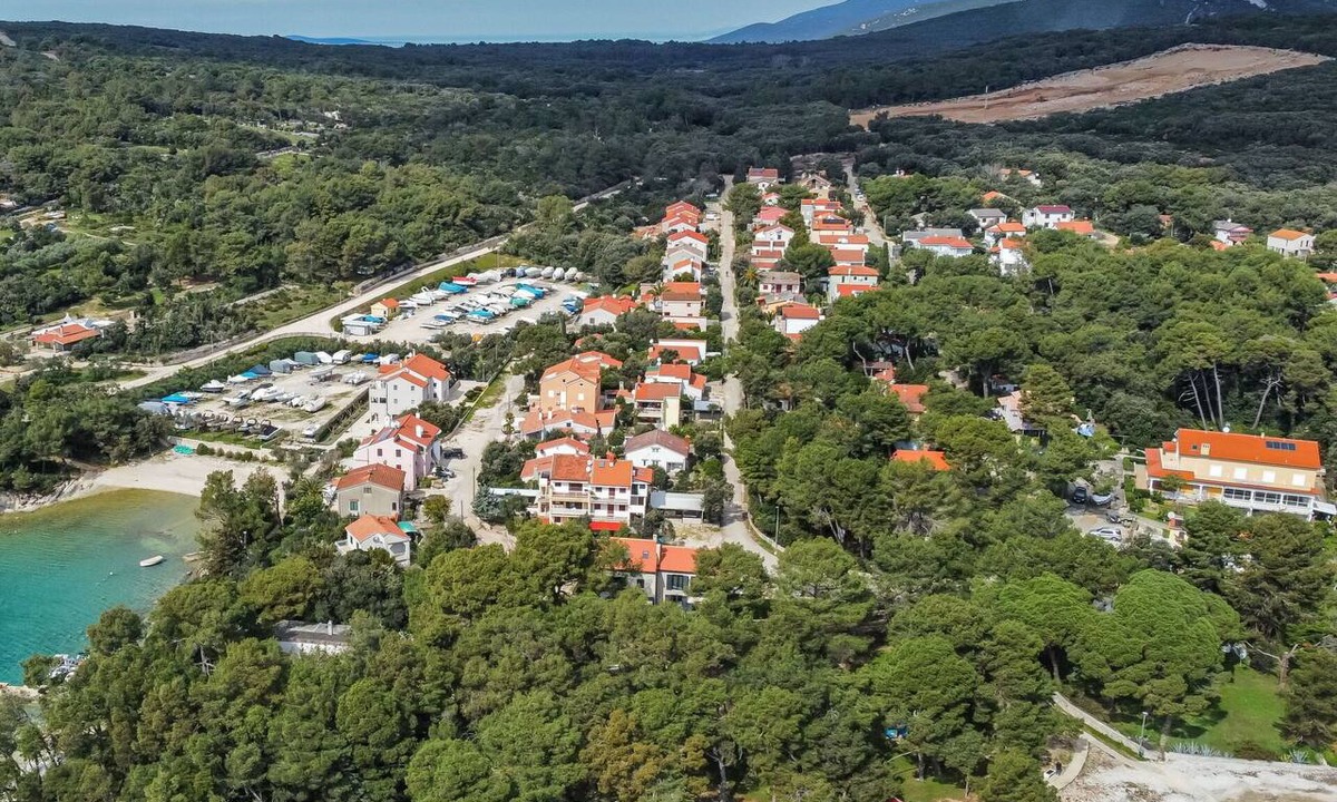 Artatore Apartment | Lovely apartment for 6 people with hot tub, A/C, WIFI, TV and patio