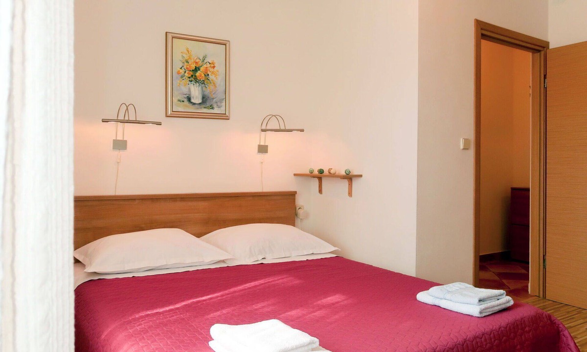 Milohnici Apartment | Lovely apartment for 6 guests with A/C, WIFI, TV, patio and pets allowed