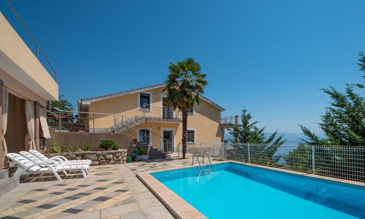 Tulisevica Apartment | Lovely apartment for 6 guests with A/C, pool, WIFI, TV, terrace and pets allowed