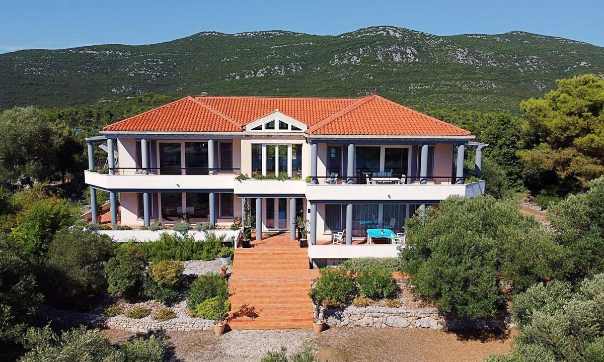 Mali Ston Apartment | Lovely apartment for 8 guests with A/C, hot tub, WIFI, TV and terrace