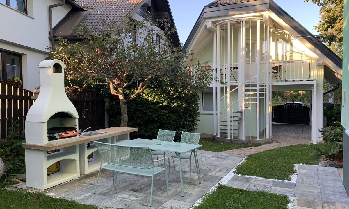 Lesce Apartment | Lovely apartment for 5 guests with A/C, WIFI, pool and TV